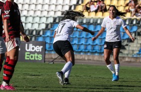 Victria e Millene no duelo contra o Flamengo, pelo Brasileiro Feminino 2019