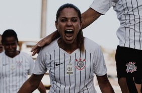 Zagueira Erika no duelo contra o Flamengo, pelo Brasileirão Feminino 2019