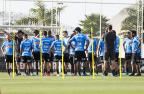 Elenco do Corinthians durante treino de hoje no CT Joaquim Grava