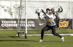 Goleiro Cássio durante treinamento de hoje no CT Joaquim Grava
