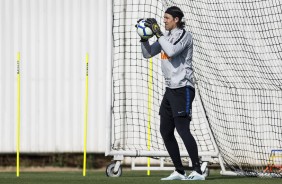 Goleiro Cássio durante treino de hoje no CT Joaquim Grava