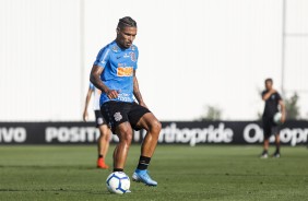 Jnior Urso durante treinamento de hoje no CT Joaquim Grava