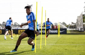 Matheus Jesus durante treino de hoje no CT Joaquim Grava