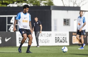 Zagueiro Gil durante treinamento de hoje no CT Joaquim Grava