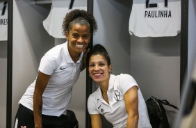 Grazi e Paulinha no vestiário antes do jogo contra o Juventus pelo Campeonato Paulista Feminino