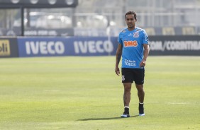Jadson no treino desta quinta no CT Joaquim Grava; Timão se prepara para enfrentar o Fluminense