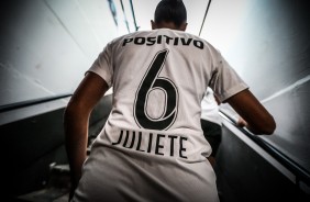 Juliete no vestiário antes do jogo contra o Juventus pelo Campeonato Paulista Feminino