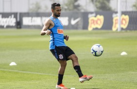 Meia Clayson no treino desta quinta no CT Joaquim Grava