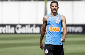 Pedrinho no treino desta quinta no CT Joaquim Grava; Timão se prepara para enfrentar o Fluminense