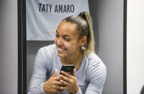 Taty no vestiário antes do jogo contra o Juventus pelo Campeonato Paulista Feminino