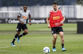 Danilo Avelar no treino desta sexta-feira no CT Joaquim Grava