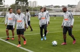 Elenco do Corinthians no treinamento desta sexta-feira no CT Joaquim Grava