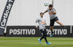 Fagner e Méndez no treinamento desta sexta-feira no CT Joaquim Grava