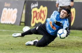 Goleiro Cássio no treinamento desta sexta-feira no CT Joaquim Grava