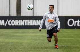 Jadson no treinamento desta sexta-feira no CT Joaquim Grava