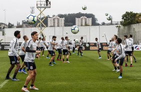 Jogadores do Corinthians no treinamento desta sexta-feira no CT Joaquim Grava