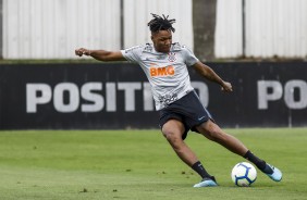 Matheus Jesus no treinamento desta sexta-feira no CT Joaquim Grava