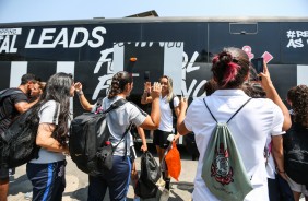 Meninas do Corinthians chegam  Fazendinha para semifinal contra o Flamengo