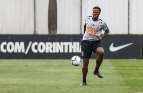 Renê Júnior no treinamento desta sexta-feira no CT Joaquim Grava