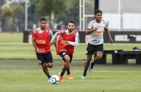 Sornoza, Clayson e Jesus no treinamento desta sexta-feira no CT Joaquim Grava