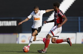 Vitinho durante vitria sobre o Botafogo, pelo Campeonato Paulista Sub-20