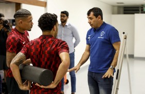 Carille, Urso e Gabriel no vestirio do Man Garrincha antes do jogo contra o Fluminense