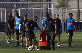 Comisso e jogadores do Corinthians volta aos treinos nesta segunda-feira para enfrentar o Del Valle