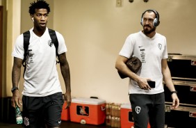 Gil e Walter no vestirio do Man Garrincha antes do jogo contra o Fluminense