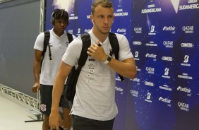 Carlos chega  Arena Corinthians para duelo contra o Del Valle, pela Sul-Americana