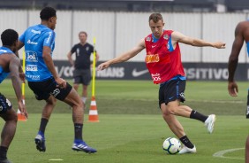 Carlos durante treino desta quinta-feira no CT Joaquim Grava