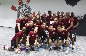 Elenco no vestiário da Arena Corinthians antes da partida contra o Del Valle