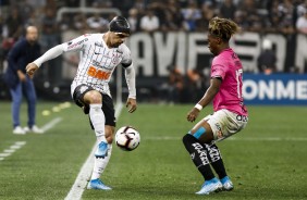 Fagner durante jogo contra o Independiente del Valle, na Arena Corinthians, pela Sul-Americana