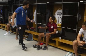 Jadson no vestiário da Arena Corinthians antes da partida contra o Del Valle