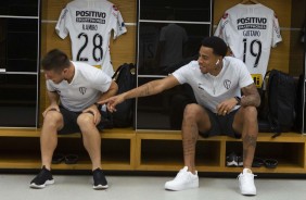 Ramiro e Gustavo no vestiário da Arena Corinthians antes da partida contra o Del Valle