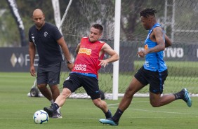 Ramiro e Jesus durante treino desta quinta-feira no CT Joaquim Grava