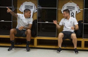 Urso e Ramiro no vestirio da Arena Corinthians antes da partida contra o Del Valle