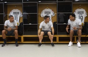 Urso, Ramiro e Gustavo no vestiário da Arena Corinthians antes da partida contra o Del Valle
