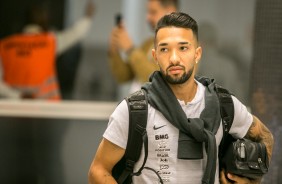 Clayson chega  Arena Corinthians para duelo contra o Bahia, pelo Brasileiro