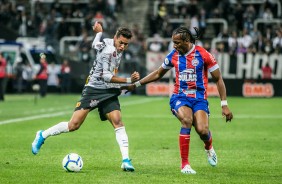 Garoto Pedrinho encarando o Bahia, na Arena Corinthians