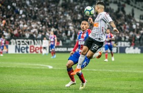 Meia Clayson no jogo contra o Bahia, pelo returno do Campeonato Brasileiro