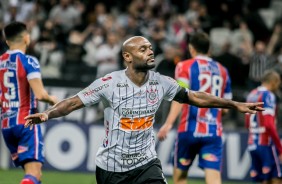 Vagner Love marcou, de pnalti, o primeiro gol do Corinthians, contra o Bahia