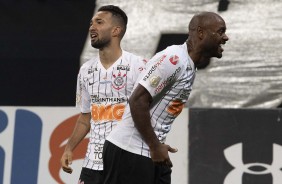 Clayson e Love na vitória sobre o Bahia, pelo Brasileirão, na Arena Corinthians