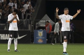 Gil e Ralf na vitria sobre o Bahia, pelo Brasileiro, na Arena Corinthians