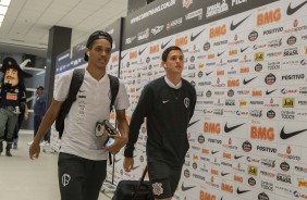 Pedrinho e Vital chegam à Arena Corinthians para duelo contra o Bahia, pelo Brasileirão