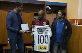 Homenagem aos 100 jogos de Love com a camisa do Corinthians