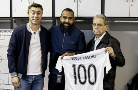 Coelho recebe homenagem aos 100 jogos como treinador do Sub-20
