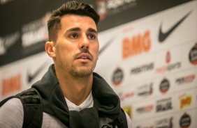 Danilo Avelar chega  Arena Corinthians para duelo contra o Vasco, pelo Campeonato Brasileiro