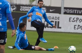 Fagner e Avelar durante ltimo treino antes do duelo contra o Vasco