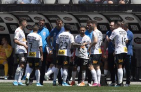 Elenco do Corinthians durante partida contra o Vasco, pelo Brasileiro, na Arena