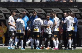 Elenco do Corinthians durante partida contra o Vasco, pelo Brasileirão, na Arena